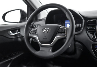 Подержанный автомобиль Hyundai Solaris Sedan 2022 года (14 фото)