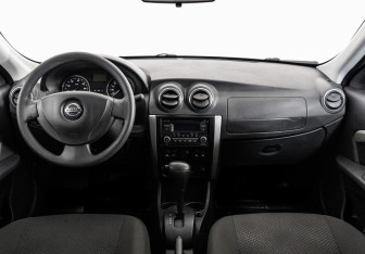 Подержанный автомобиль Nissan Almera Sedan 2016 года (10 фото)