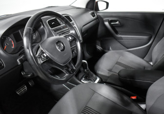 Подержанный автомобиль Volkswagen Polo Sedan 2016 года (9 фото)
