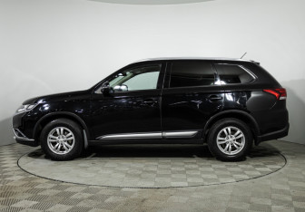 Подержанный автомобиль Mitsubishi Outlander 2016 года (8 фото)