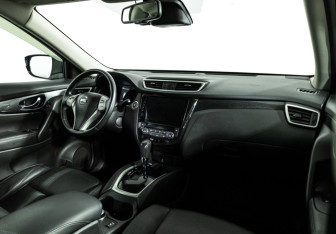 Подержанный автомобиль Nissan X-Trail 2016 года (9 фото)
