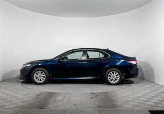 Подержанный автомобиль Toyota Camry Sedan 2019 года (8 фото)