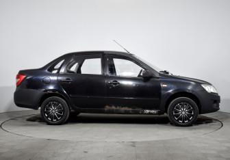 Подержанный автомобиль LADA (ВАЗ) Granta Sedan 2013 года (4 фото)
