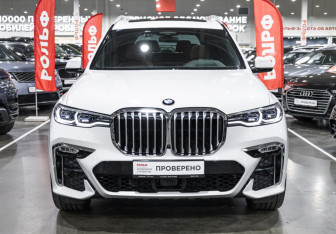 Подержанный автомобиль BMW X7 2021 года (2 фото)