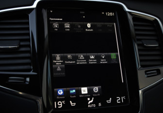 Подержанный автомобиль Volvo XC90 2021 года (17 фото)