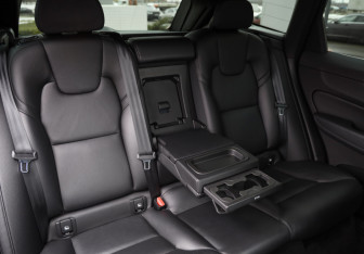 Подержанный автомобиль Volvo XC60 2018 года (24 фото)