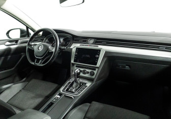 Подержанный автомобиль Volkswagen Passat Wagon 2019 года (9 фото)