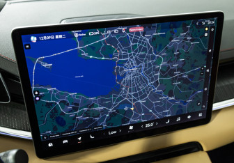 Подержанный автомобиль Zeekr 001 2023 года (24 фото)