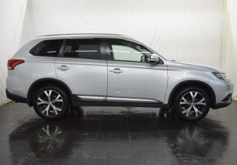 Подержанный автомобиль Mitsubishi Outlander 2019 года (4 фото)