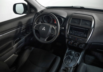 Подержанный автомобиль Mitsubishi ASX 2013 года (8 фото)