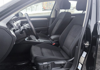 Подержанный автомобиль Volkswagen Passat Sedan 2018 года (15 фото)