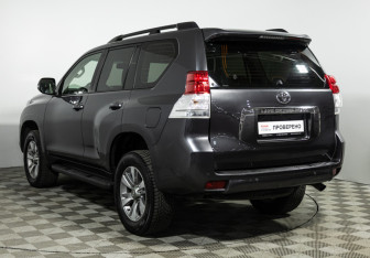 Подержанный автомобиль Toyota Land Cruiser Prado 2011 года (7 фото)