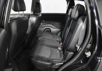 Подержанный автомобиль Peugeot 4007 2008 года (11 фото)
