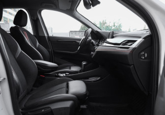 Подержанный автомобиль BMW X1 2019 года (26 фото)
