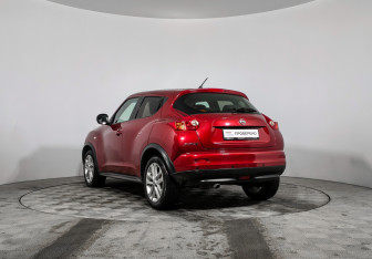 Подержанный автомобиль Nissan Juke 2013 года (7 фото)