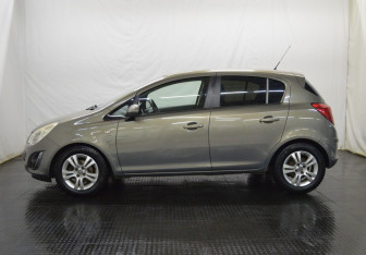 Подержанный автомобиль Opel Corsa 2013 года (8 фото)