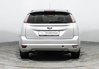 Подержанный автомобиль Ford Focus Sedan 2011 года (6 фото)