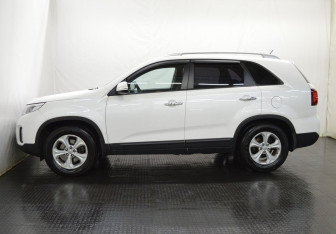 Подержанный автомобиль Kia Sorento 2016 года (8 фото)