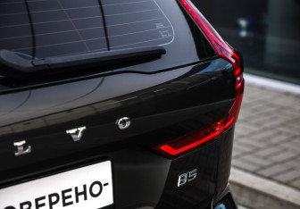 Подержанный автомобиль Volvo XC60 2021 года (13 фото)