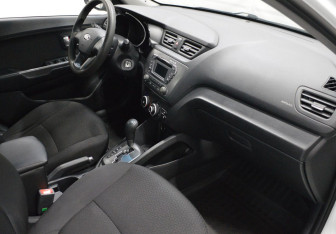Подержанный автомобиль Kia Rio Sedan 2013 года (12 фото)