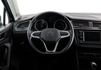 Подержанный автомобиль Volkswagen Tiguan 2021 года (14 фото)