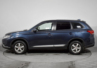 Подержанный автомобиль Mitsubishi Outlander 2019 года (8 фото)