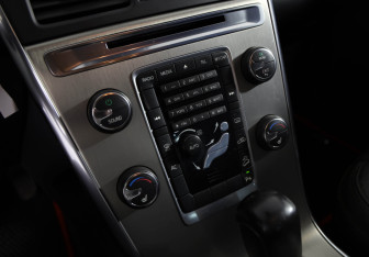 Подержанный автомобиль Volvo XC60 2012 года (13 фото)