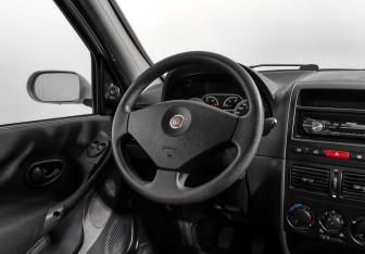 Подержанный автомобиль Fiat Albea 2010 года (15 фото)