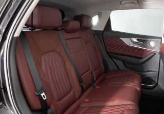 Подержанный автомобиль Hongqi HS5 2023 года (19 фото)