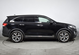 Подержанный автомобиль Kia Sorento 2016 года (4 фото)