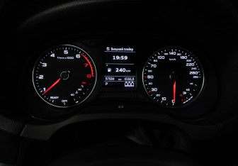 Подержанный автомобиль Audi A3 Sedan 2018 года (12 фото)