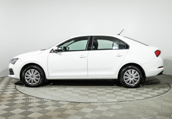 Подержанный автомобиль Skoda Rapid Liftback 2021 года (8 фото)