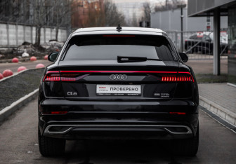 Подержанный автомобиль Audi Q8 2018 года (6 фото)