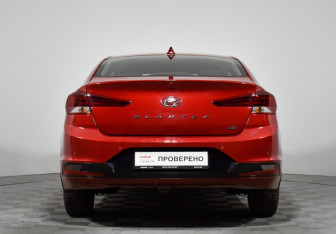 Подержанный автомобиль Hyundai Elantra Sedan 2019 года (6 фото)