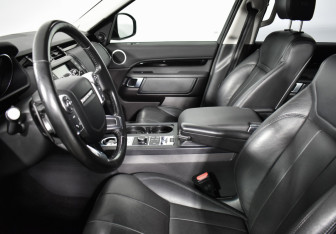 Подержанный автомобиль Land Rover Discovery 2017 года (10 фото)