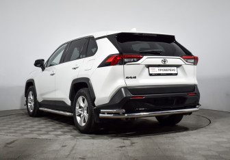 Подержанный автомобиль Toyota RAV4 2020 года (7 фото)