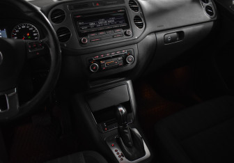 Подержанный автомобиль Volkswagen Tiguan 2012 года (18 фото)