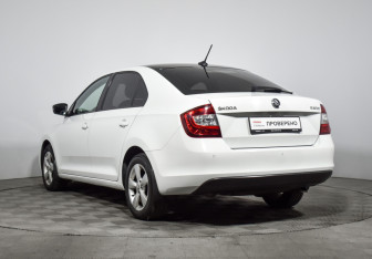 Подержанный автомобиль Skoda Rapid Liftback 2017 года (7 фото)