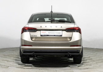 Подержанный автомобиль Skoda Rapid Liftback 2021 года (6 фото)