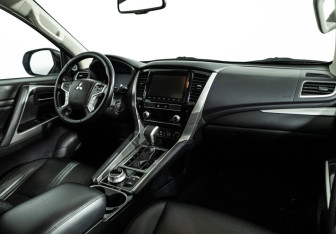 Подержанный автомобиль Mitsubishi Montero Sport 2022 года (20 фото)