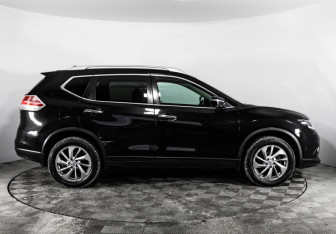 Подержанный автомобиль Nissan X-Trail 2017 года (4 фото)