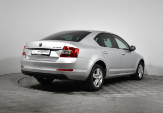 Подержанный автомобиль Skoda Octavia Liftback 2015 года (5 фото)