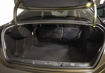 Подержанный автомобиль Citroen C4 Sedan 2014 года (25 фото)