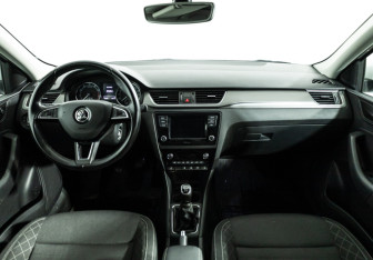 Подержанный автомобиль Skoda Rapid Liftback 2018 года (13 фото)