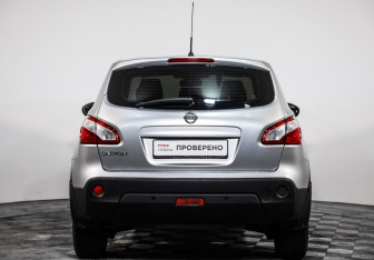 Подержанный автомобиль Nissan Qashqai 2012 года (6 фото)