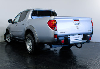Подержанный автомобиль Mitsubishi L200 2014 года (5 фото)