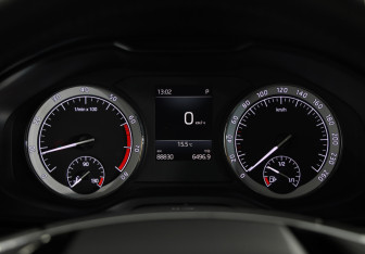 Подержанный автомобиль Skoda Karoq 2021 года (12 фото)