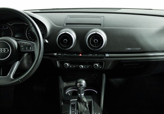 Подержанный автомобиль Audi A3 Sedan 2020 года (14 фото)