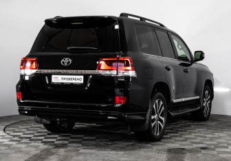 Подержанный автомобиль Toyota Land Cruiser Suv 2018 года (5 фото)