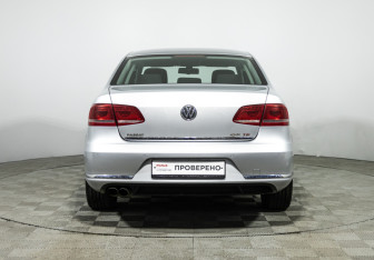 Подержанный автомобиль Volkswagen Passat Sedan 2013 года (6 фото)